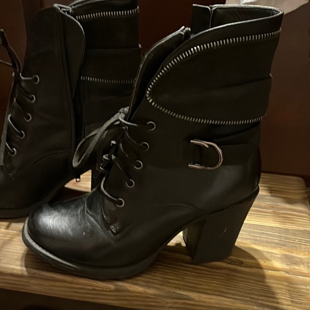 Pierre Dumas black boots size 7.5.